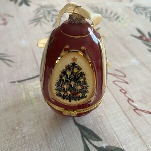 VTG Valerie Parr Hill "Mr Christmas” Retro Musical Egg Christmas Ornament